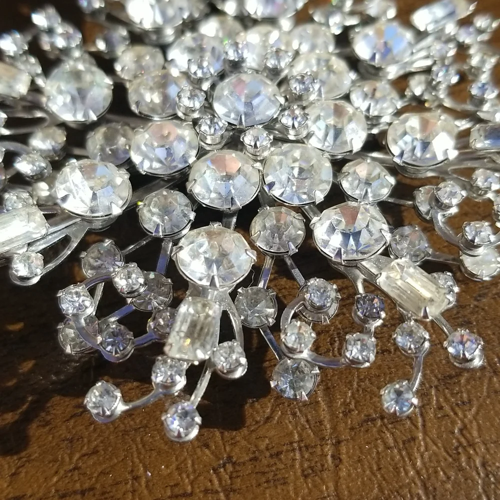 Vintage Large Rhinestone Snowflake Brooch - Picture 3 of 9